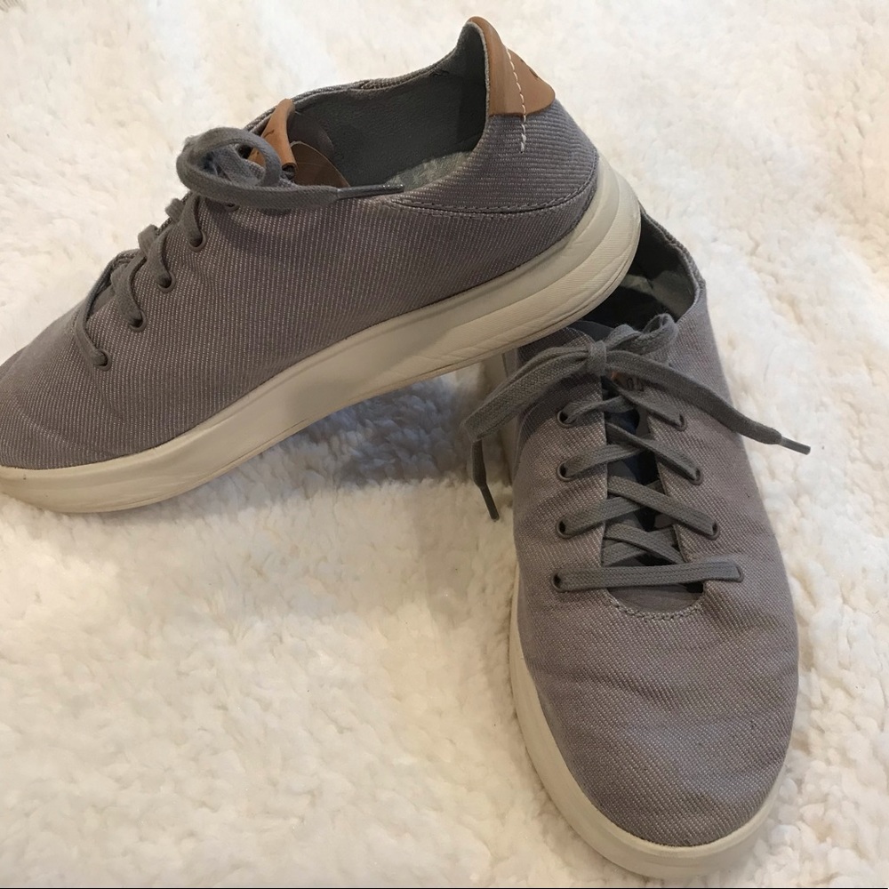 Olukai Ki‘ihele Lī Canvas Sneaker. Women’s 7.5.  Gray